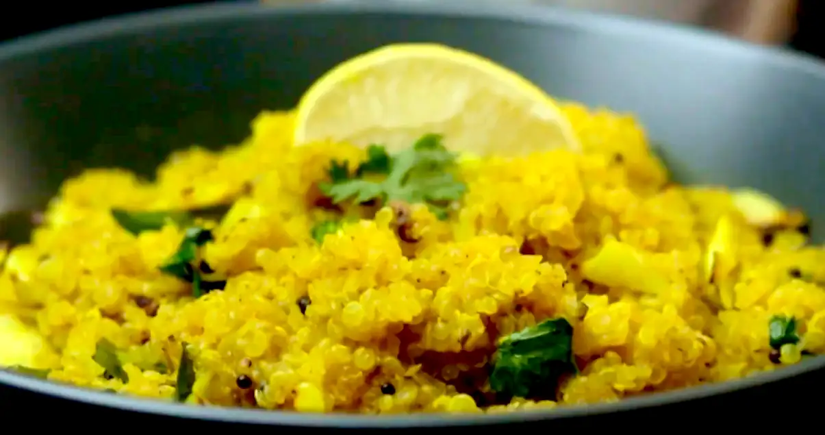 Quinoa africana con especias, un delicioso plato vegetariano y vegano ayurvédico, perfecto para una comida nutritiva y refrescante.